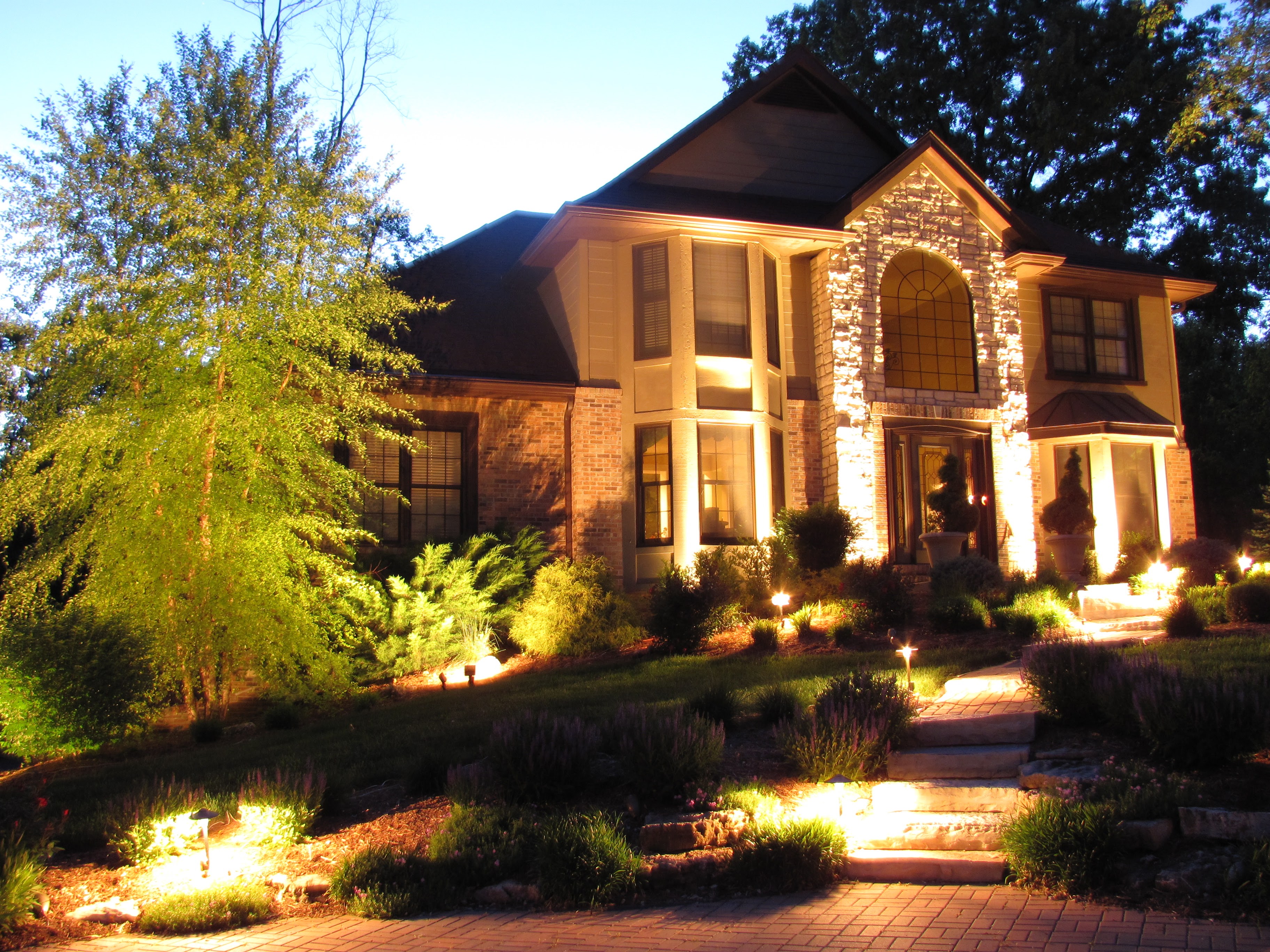 Modern pathway lighting around stone patio
